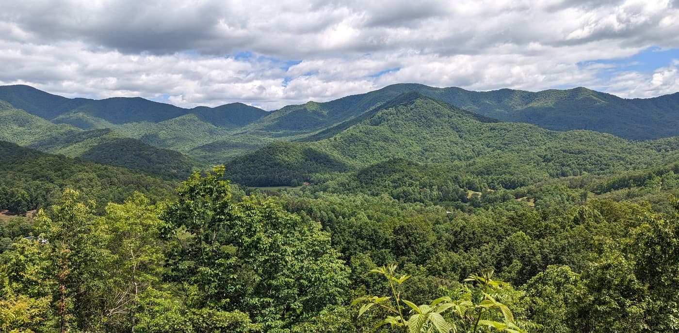 The Southern Appalachian mountain ridge above Rohs Ridge Farm